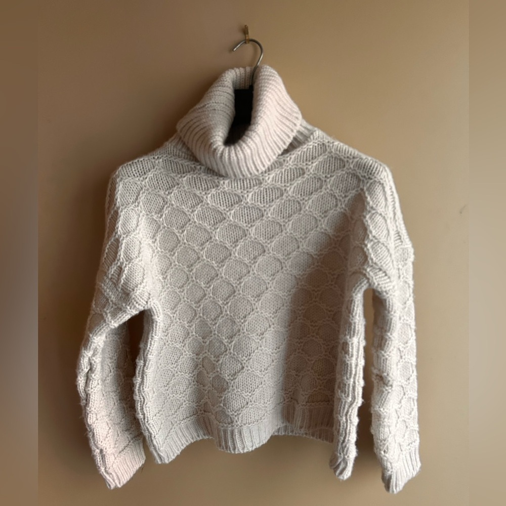🤘4/$20✌️Pistache sweater - Picture 2 of 15